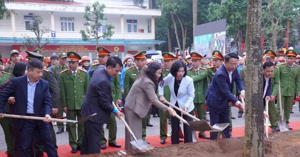 Chủ tịch HĐND TP Phùng Thị Hồng Hà dự Tết trồng cây tại Hà Đông