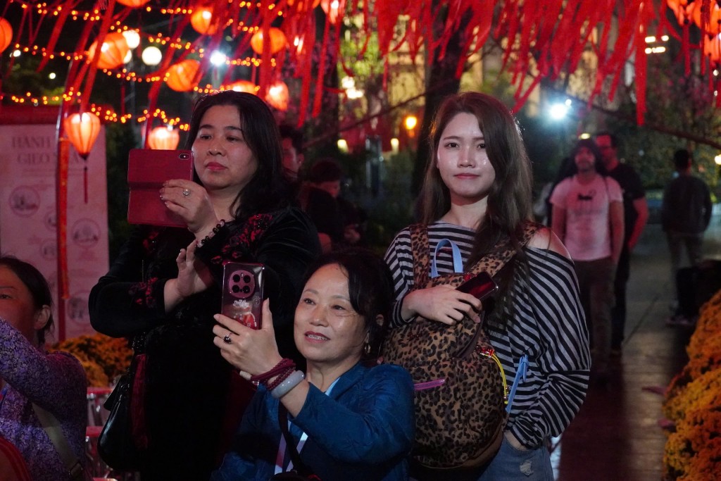 Hà Nội trân trọng và phát huy những giá trị văn hóa truyền thống Hà Nội trân trọng và phát huy những giá trị văn hóa truyền thống