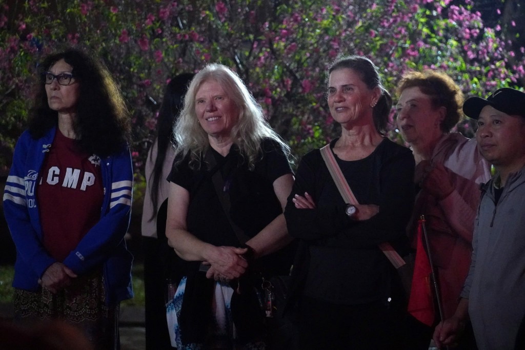 Du khách nước ngoài cũng say mê những giai điệu truyền thống Du khách nước ngoài cũng say mê những giai điệu truyền thống