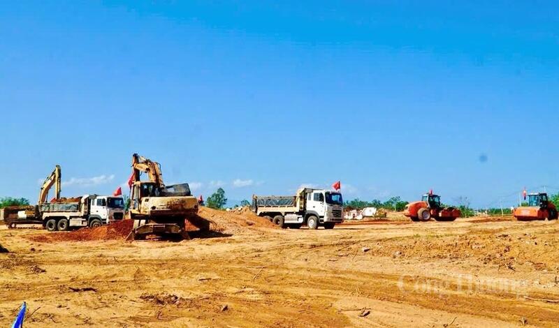 Ban Quản lý dự án các công trình giao thông và dân dụng tỉnh tổ chức thi công 3 ca, 4 kíp xuyên lễ Tết.