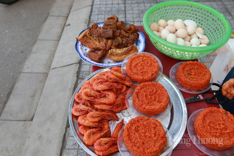 Bán xôi vỉa hè thu hàng chục triệu đồng trong ngày vía Thần Tài - 3