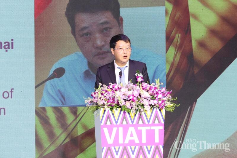 Ông Bùi Quang Hưng - Phó Cục trưởng Cục Xúc tiến thương mại (Bộ Công Thương) phát biểu tại Lễ khai mạc VIATT 2026. Ảnh: Minh Anh