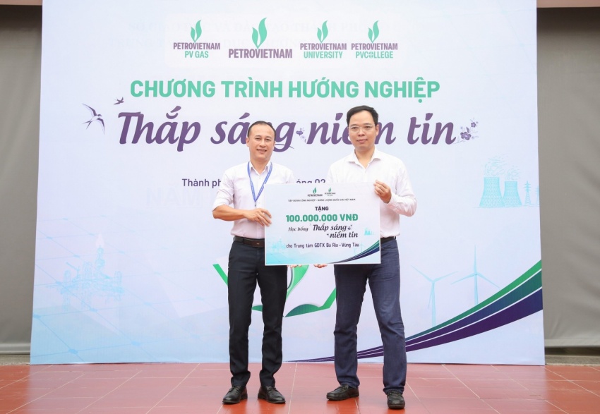 Petrovietnam thắp sáng niềm tin, tiếp sức tương lai cho thế hệ trẻ TP. Hồ Chí Minh Petrovietnam thắp sáng niềm tin, tiếp sức tương lai cho thế hệ trẻ TP Hồ Chí Minh
