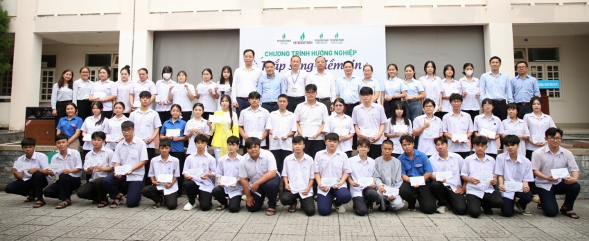 Petrovietnam thắp sáng niềm tin, tiếp sức tương lai cho thế hệ trẻ TP. Hồ Chí Minh Petrovietnam thắp sáng niềm tin, tiếp sức tương lai cho thế hệ trẻ TP Hồ Chí Minh
