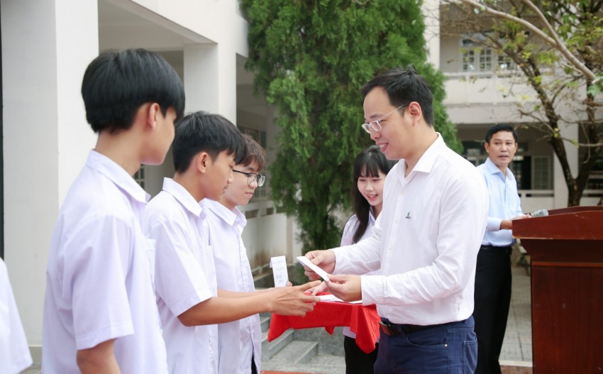 Petrovietnam thắp sáng niềm tin, tiếp sức tương lai cho thế hệ trẻ TP. Hồ Chí Minh Petrovietnam thắp sáng niềm tin, tiếp sức tương lai cho thế hệ trẻ TP Hồ Chí Minh