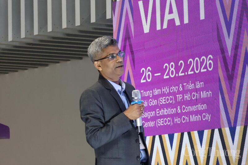 Ông Ashok Kumar Kundu - Giám đốc Công ty Dệt may Vernal chia sẻ tại VIATT 2026. Ảnh: Minh Anh