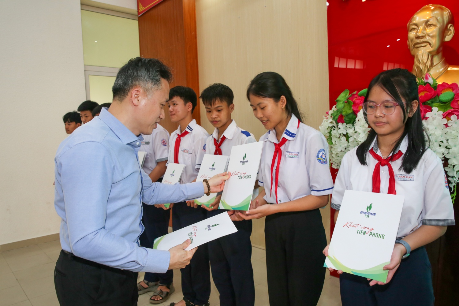 BSR lan tỏa nghĩa tình tại quê hương cố Thủ tướng Phạm Văn Đồng BSR lan tỏa nghĩa tình tại quê hương cố Thủ tướng Phạm Văn Đồng