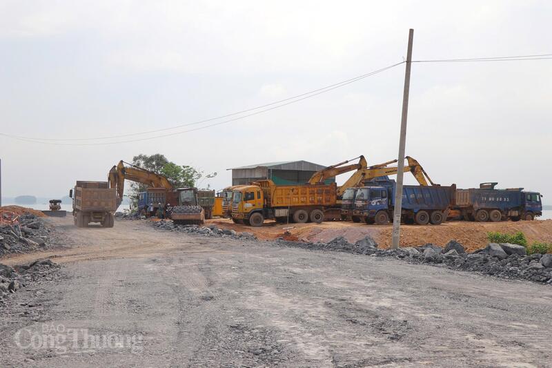 Dự án được 6 doanh nghiệp là thành viên liên danh nhà thầu: Tổng công ty Xây dựng Lũng Lô; Tổng công ty Sông Đà - CTCP; Công ty Cổ phần SCI E&C; Tổng công ty xây dựng Trường Sơn; Công ty cổ phần Xây dựng 47; Công ty cổ phần LILAMA 10. Ảnh: Thanh Tuấn