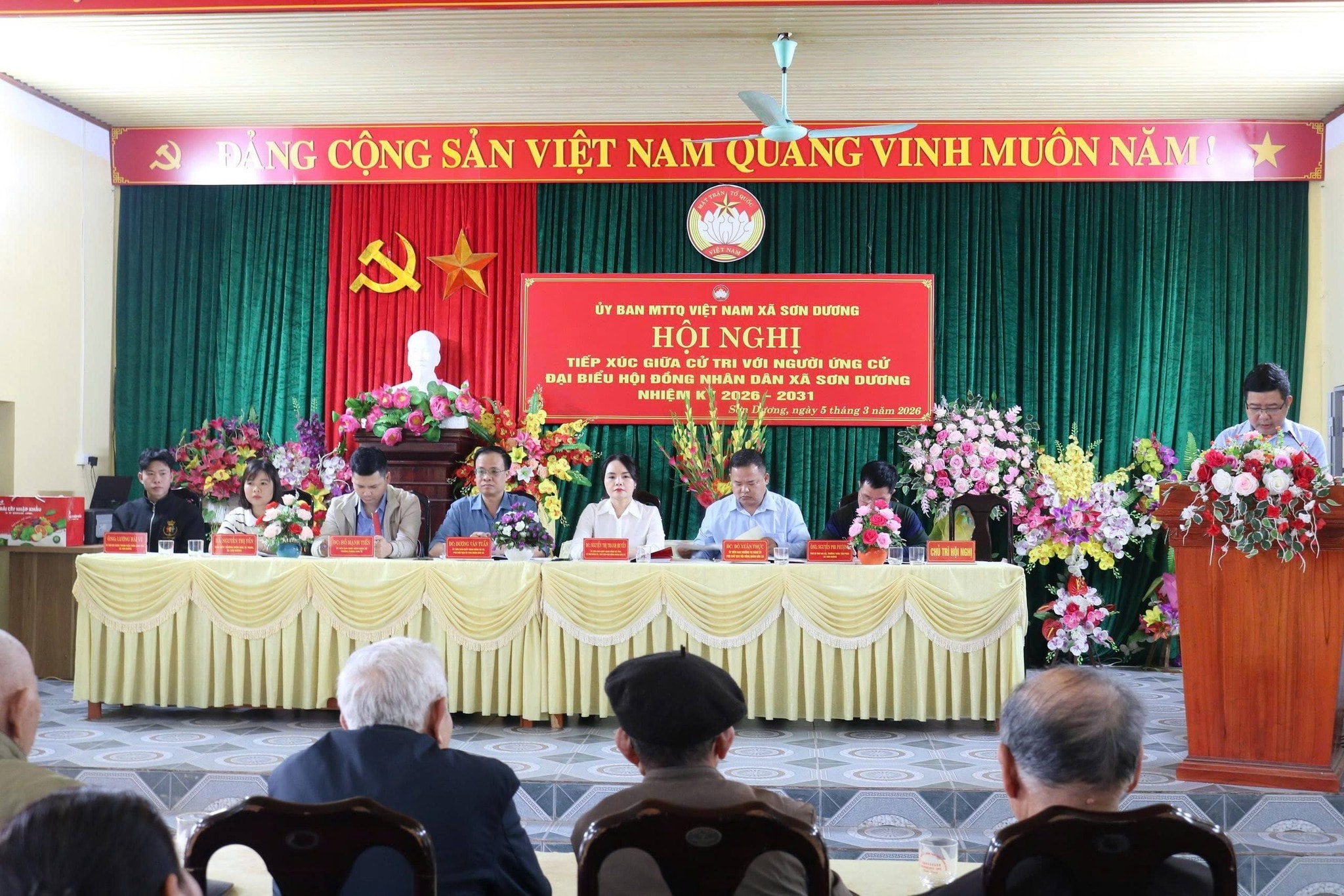 BT Nguyễn Thị Thanh Huyền tiếp xúc cữ tri