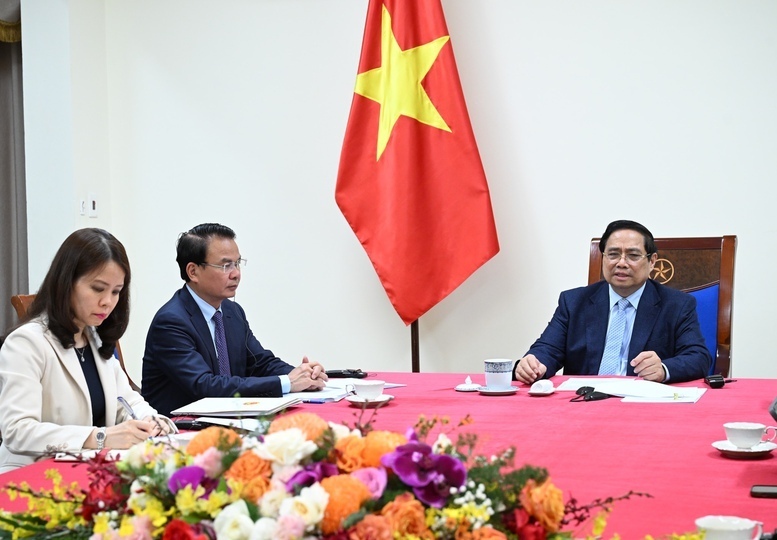 Hai nhà lãnh đạo nhất trí thúc đẩy triển khai nhiều biện pháp nâng cao hiệu quả hợp tác giữa hai nước, nhất là trong các lĩnh vực đầu tư, thương mại, chuyển đổi năng lượng - Ảnh: VGP/Nhật Bắc