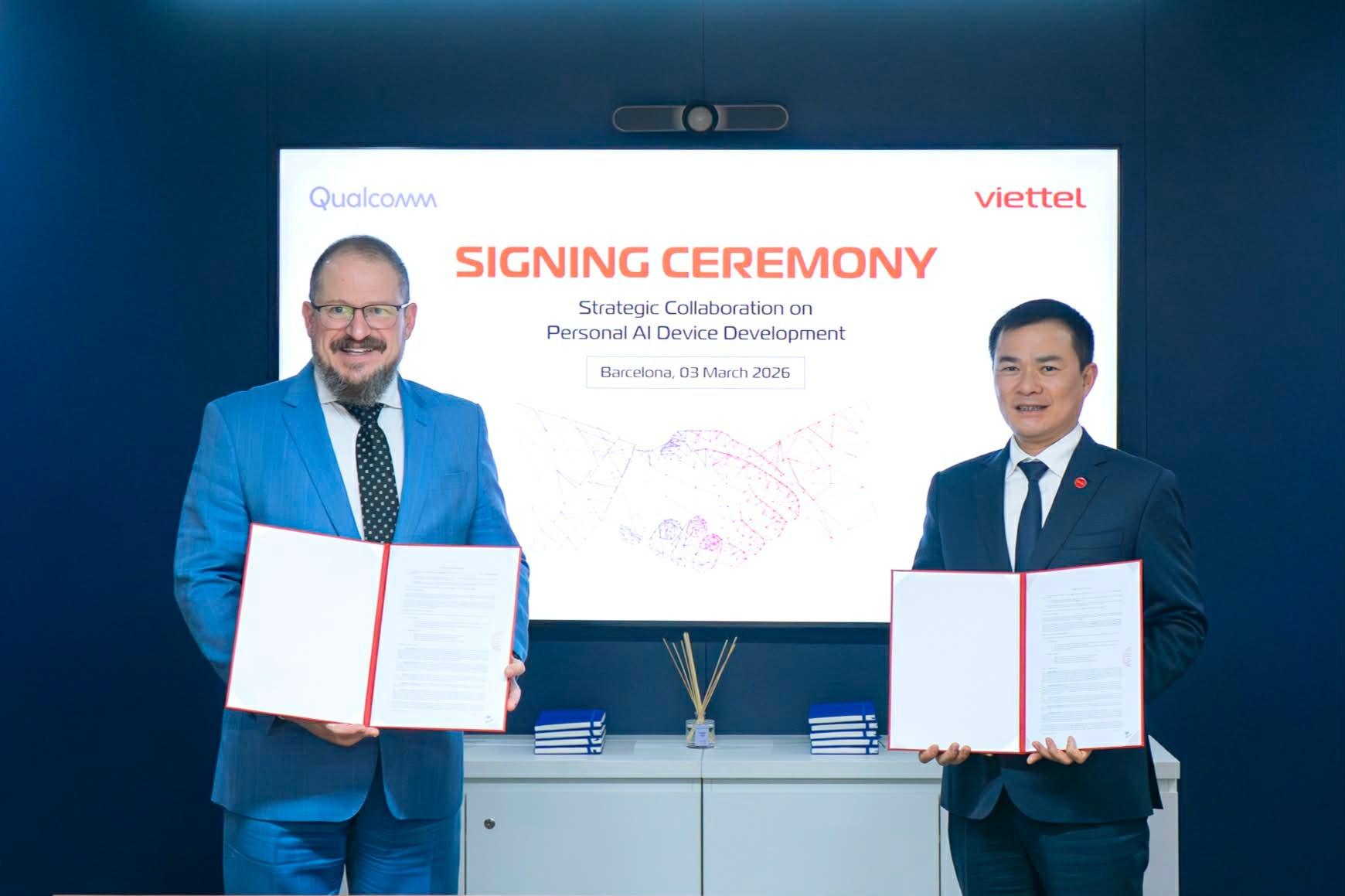CEO Qualcomm va CEO Viettel Group ky ket ve phat trien thiet bi AI
