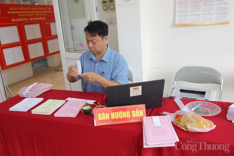 Phiếu bầu cử được chuẩn bị kỹ càng, rà soát để tránh thiếu sót thông tin.