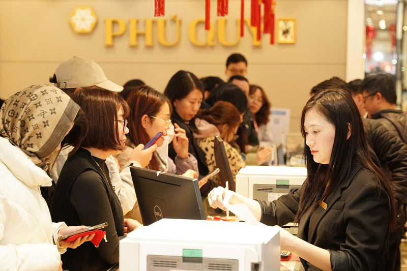 Giá bạc thế giới và trong nước giảm mạnh khi đồng USD tăng và kỳ vọng hạ lãi suất của Mỹ suy yếu. Ảnh: PQ