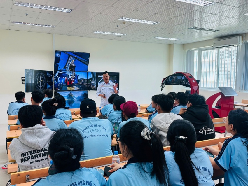 PVU và PV College phối hợp tổ chức chuỗi chương trình tham quan hướng nghiệp cho học sinh lớp 12