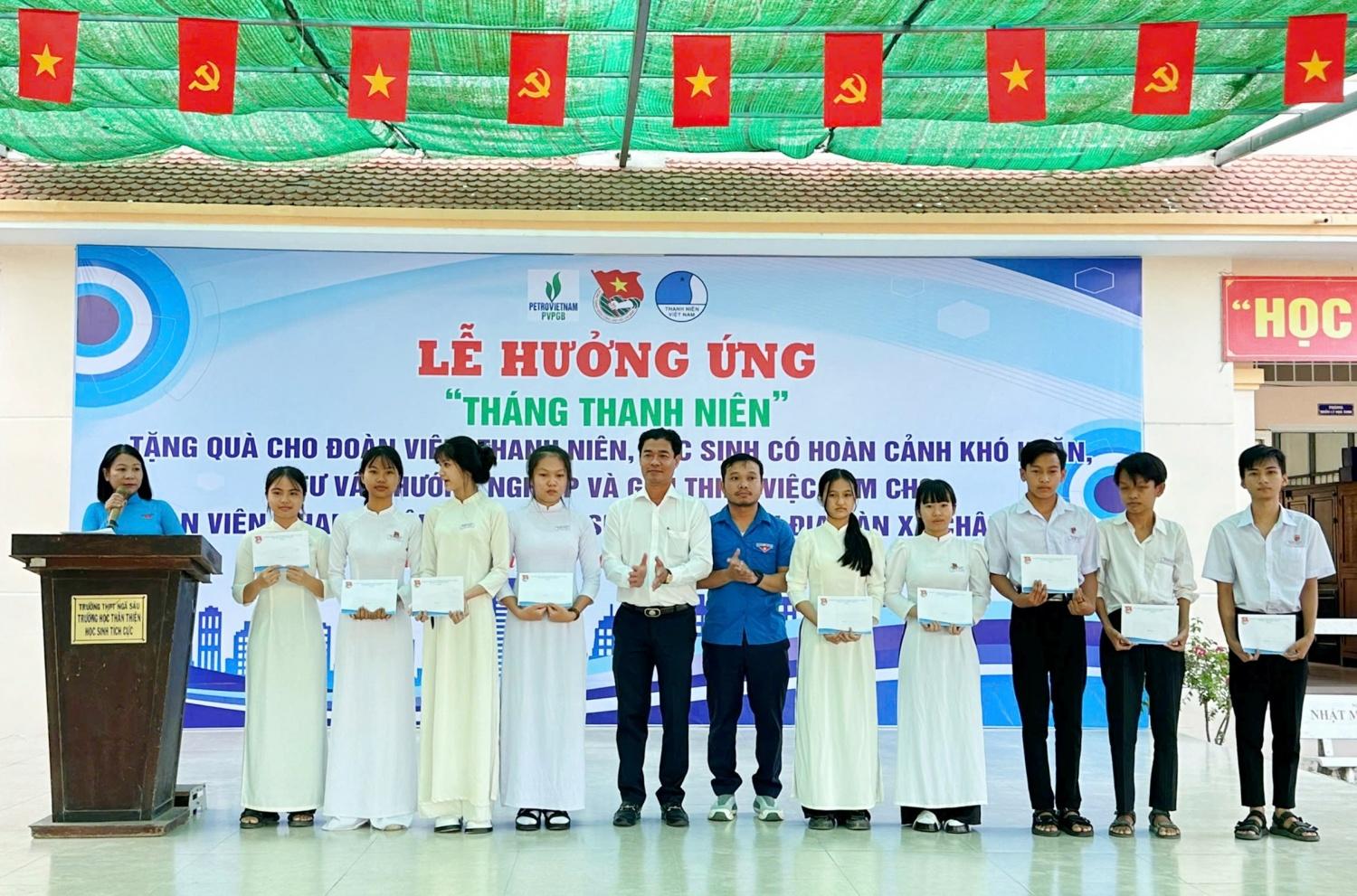 Tuổi trẻ NMNĐ Sông Hậu 1 đồng hành cùng học sinh khó khăn Tuổi trẻ NMNĐ Sông Hậu 1 đồng hành cùng học sinh khó khăn