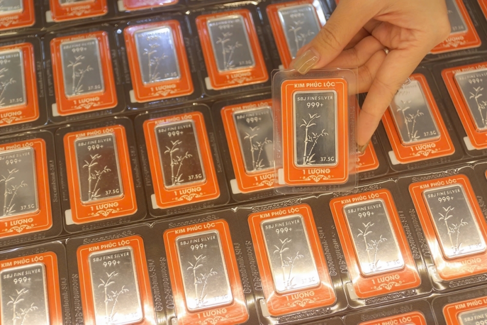 Giá bạc điều chỉnh, thúc đẩy nhu cầu chuẩn hóa thị trường