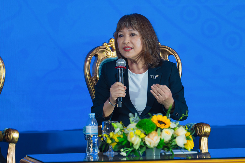Bà Trần Thị Quyên - Giám đốc Nhân sự Tập đoàn TH nhấn mạnh việc khảo sát chỉ số hạnh phúc là dữ liệu quan trọng để làm giàu hơn trải nghiệm của nhân viên.