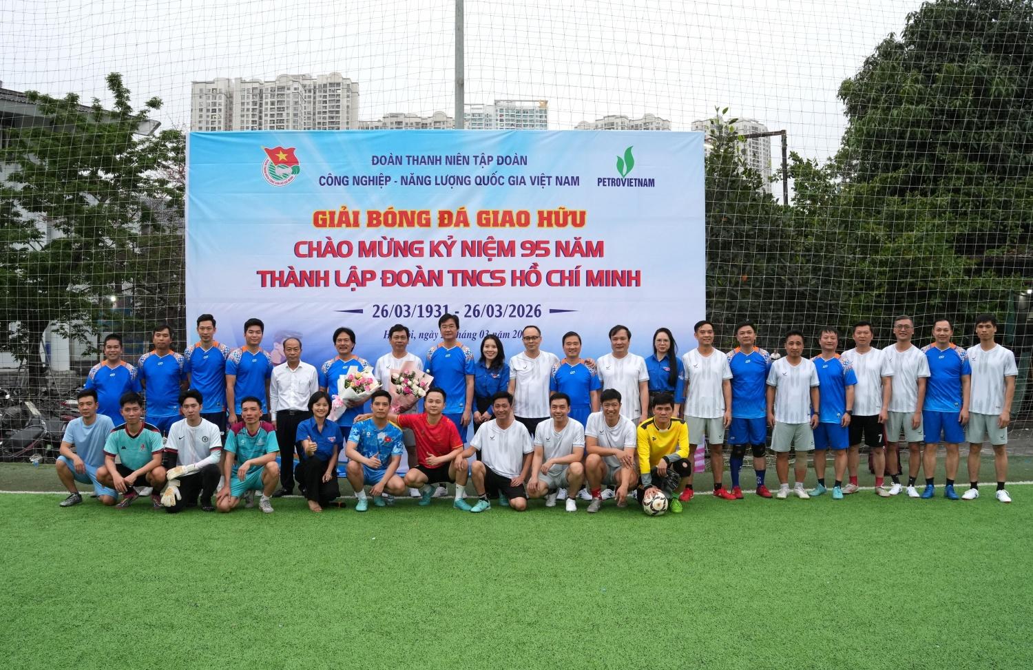 Sôi nổi giải bóng đá giao hữu Petrovietnam chào mừng 95 năm Ngày thành lập Đoàn