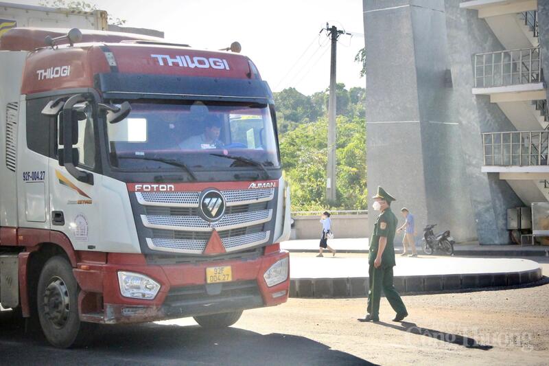 Tại khu vực biên giới, lực lượng hải quan phối hợp với biên phòng duy trì kiểm soát chặt chẽ phương tiện, hàng hoá qua cửa khẩu.