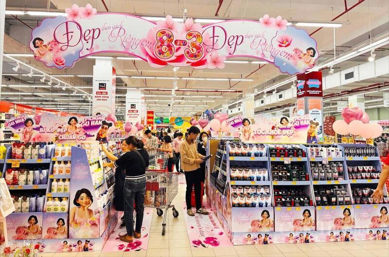 Khu vực mỹ phẩm tại hệ thống siêu thị GO! với loạt ưu đãi nhân ngày 8/3.