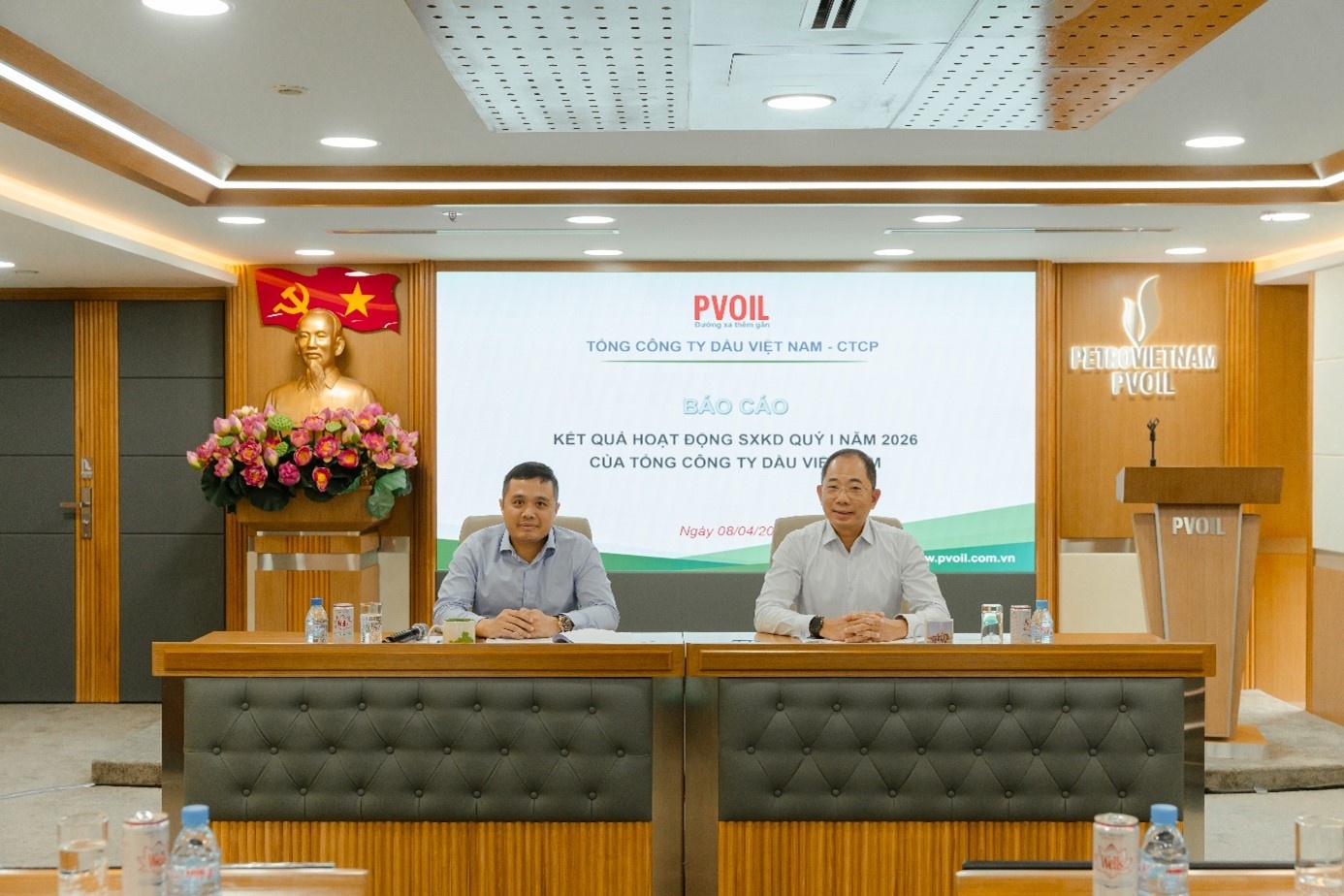 Đồng chí Cao Hoài Dương – Bí thư Đảng ủy, Chủ tịch HĐQT Tổng công ty và đồng chí Nguyễn Đăng Trình – Phó Bí thư Đảng ủy, Tổng Giám đốc Tổng công ty chủ trì Hội nghị.