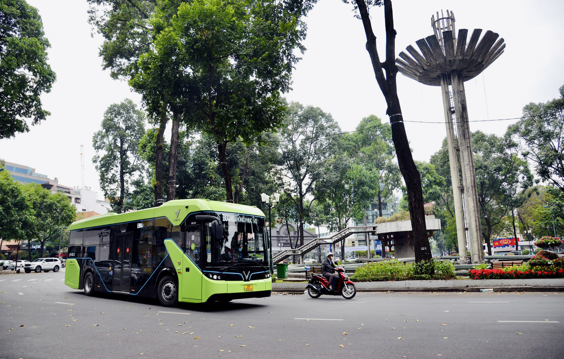 Ảnh 2.Thúc đẩy việc chuyển đổi phương tiện giao thông xanh, thân thiện môi trường đem đến nhiều lợi ích. Ảnh.TL.