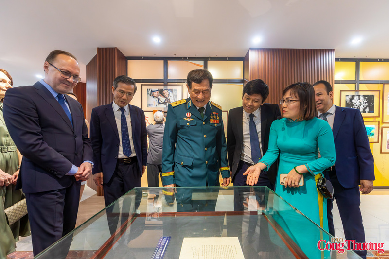 Chùm ảnh 'Chuyến bay liên hợp 37': Biểu tượng hợp tác Việt Nam - Liên bang Nga - 7