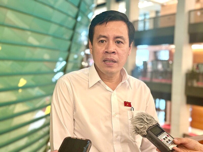 Đại biểu Quốc hội Trần Anh Tuấn (Đoàn TP. Hồ Chí Minh) kiến nghị, tiếp tục khơi thông và thu hút mạnh mẽ hơn các nguồn lực trong xã hội tham gia vào hoạt động sản xuất, kinh doanh.