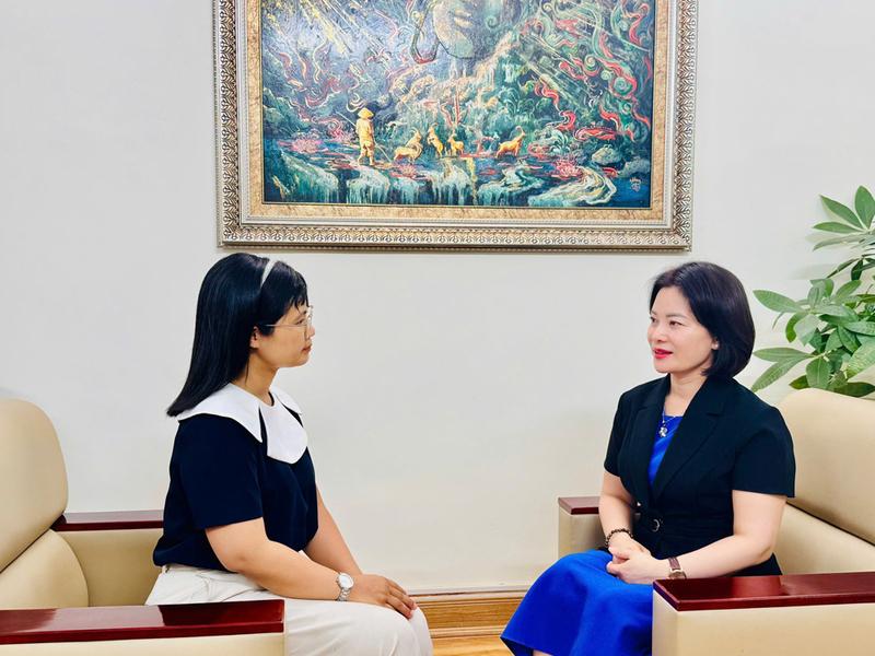 Bà Nguyễn Thị Mỹ Linh, Phó Vụ trưởng Vụ Báo chí - Xuất bản, Ban Tuyên giáo và Dân vận Trung ương trả lời phóng viên Báo Công Thương. Ảnh: Kim Yến