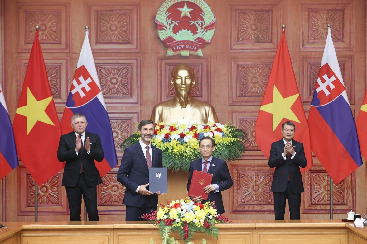 Việt Nam, Slovakia trao nhiều văn kiện hợp tác quan trọng- Ảnh 2.