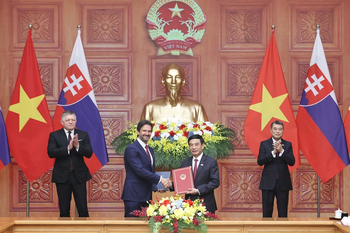 Việt Nam, Slovakia trao nhiều văn kiện hợp tác quan trọng- Ảnh 1.