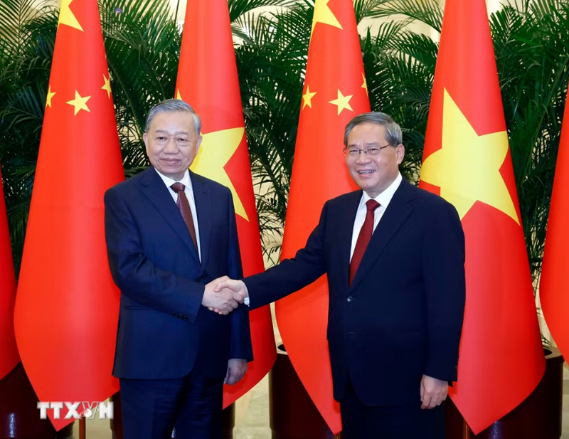 Tổng Bí thư, Chủ tịch nước Tô Lâm hội kiến Thủ tướng Trung Quốc Lý Cường. (Ảnh: Thống Nhất/TTXVN)