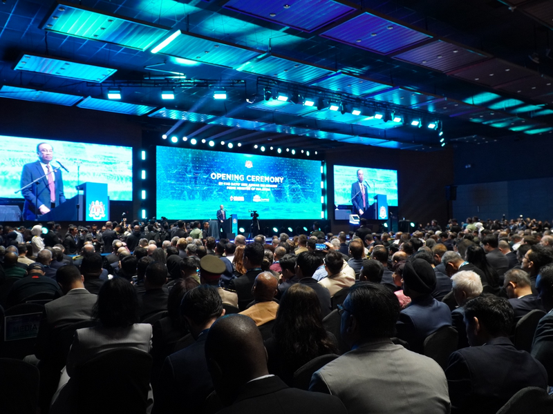 Thủ tướng Malaysia Anwar Ibrahim phát biểu tại lễ khai mạc ngày 20/4. Ảnh: BQP