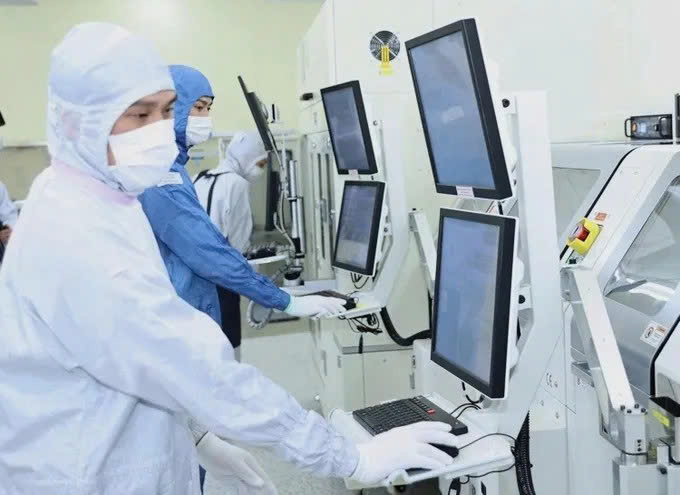 Sản xuất chíp bán dẫn tại Công ty TNHH Hana Micron Vina (Hàn Quốc), Khu công nghiệp Vân Trung, tỉnh Bắc Ninh. Ảnh: VIẾT CHUNG
