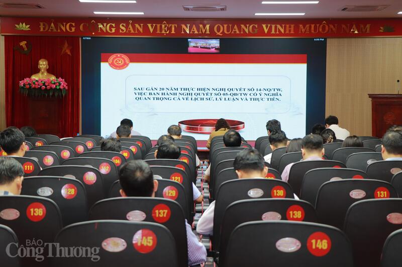 Hội nghị tại điểm cầu Bộ Công Thương. Ảnh: Thanh Tuấn