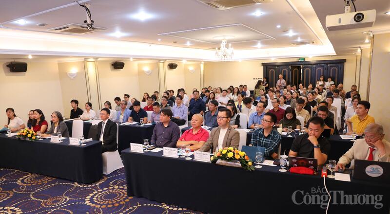 Đại biểu tham dự sự kiện.