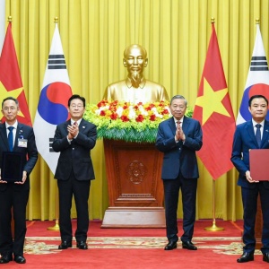 Lãnh đạo Việt Nam - Hàn Quốc chứng kiến trao các văn kiện hợp tác giữa hai nước