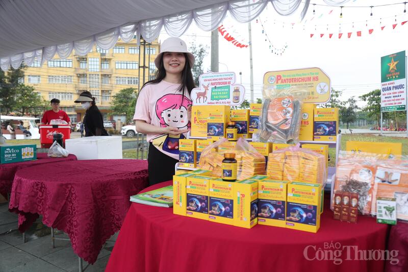 Việc lồng ghép các gian hàng OCOP vào không gian du lịch là một bước tiến mới trong xúc tiến thương mại của tỉnh Hà Tĩnh. Điều này không chỉ giúp tăng doanh thu trực tiếp mà còn là cách làm thương hiệu bền vững.