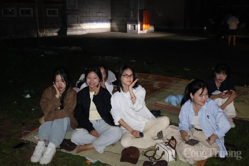 Hàng vạn người về dự lễ Giỗ Tổ Hùng Vương - 4