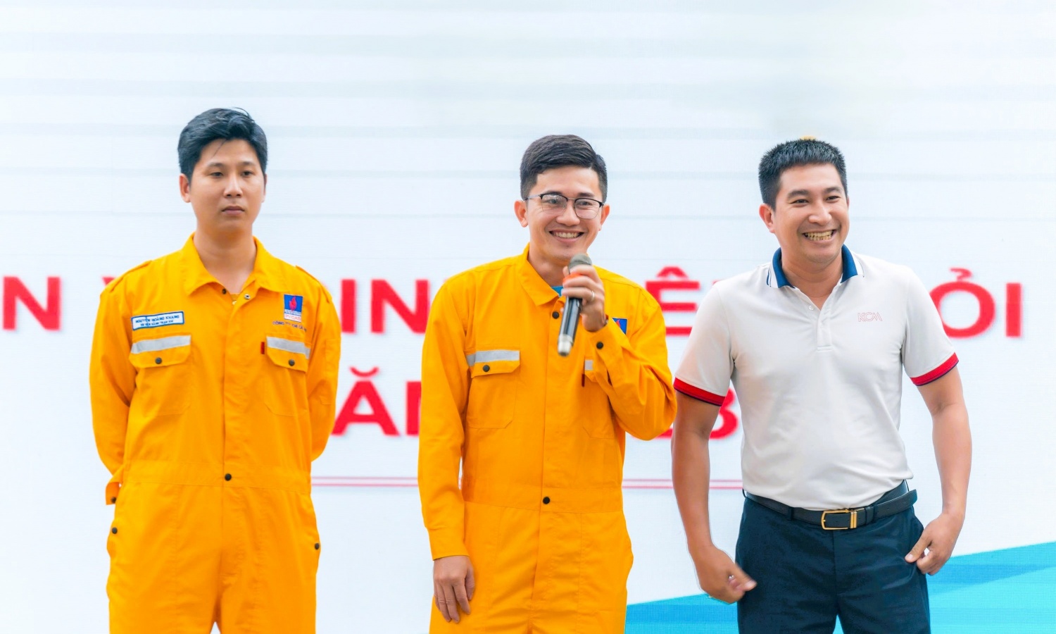Kỹ sư Liêu Tài còn tích cực tham gia phong trào của Công đoàn và Đoàn thanh niên KTN Kỹ sư Liêu Tài còn tích cực tham gia phong trào của Công đoàn và Đoàn thanh niên KTN
