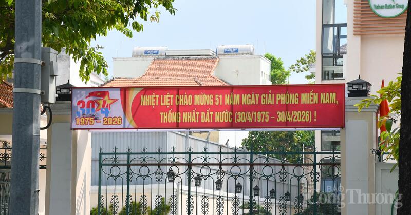 TP. Hồ Chí Minh rực rỡ cờ hoa mừng đại lễ 30/4  - 10