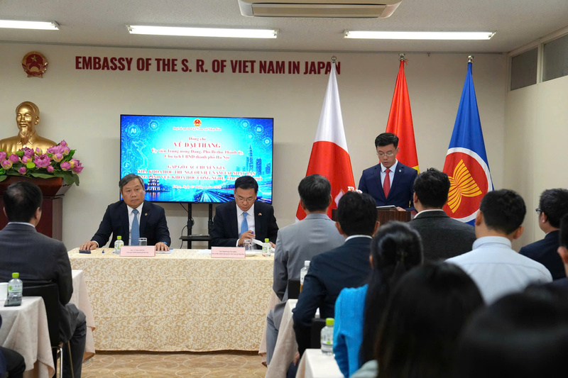 Chủ tịch UBND TP. Hà Nội Vũ Đại Thắng cùng Đoàn công tác gặp gỡ, đối thoại với các chuyên gia, nhà khoa học trẻ người Việt Nam trong lĩnh vực khoa học công nghệ, chuyển đổi số tại Tokyo - Nhật Bản. Ảnh:Hoàng Linh