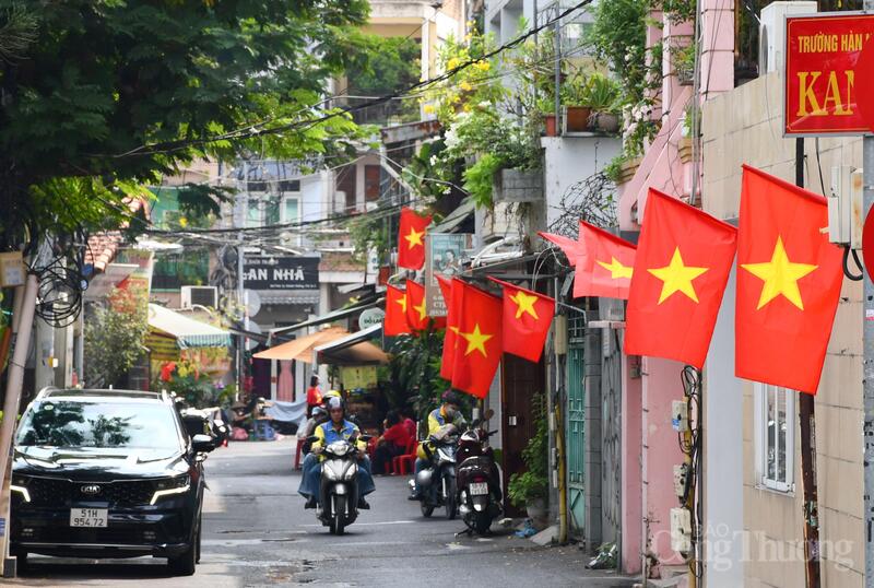 TP. Hồ Chí Minh rực rỡ cờ hoa mừng đại lễ 30/4  - 14