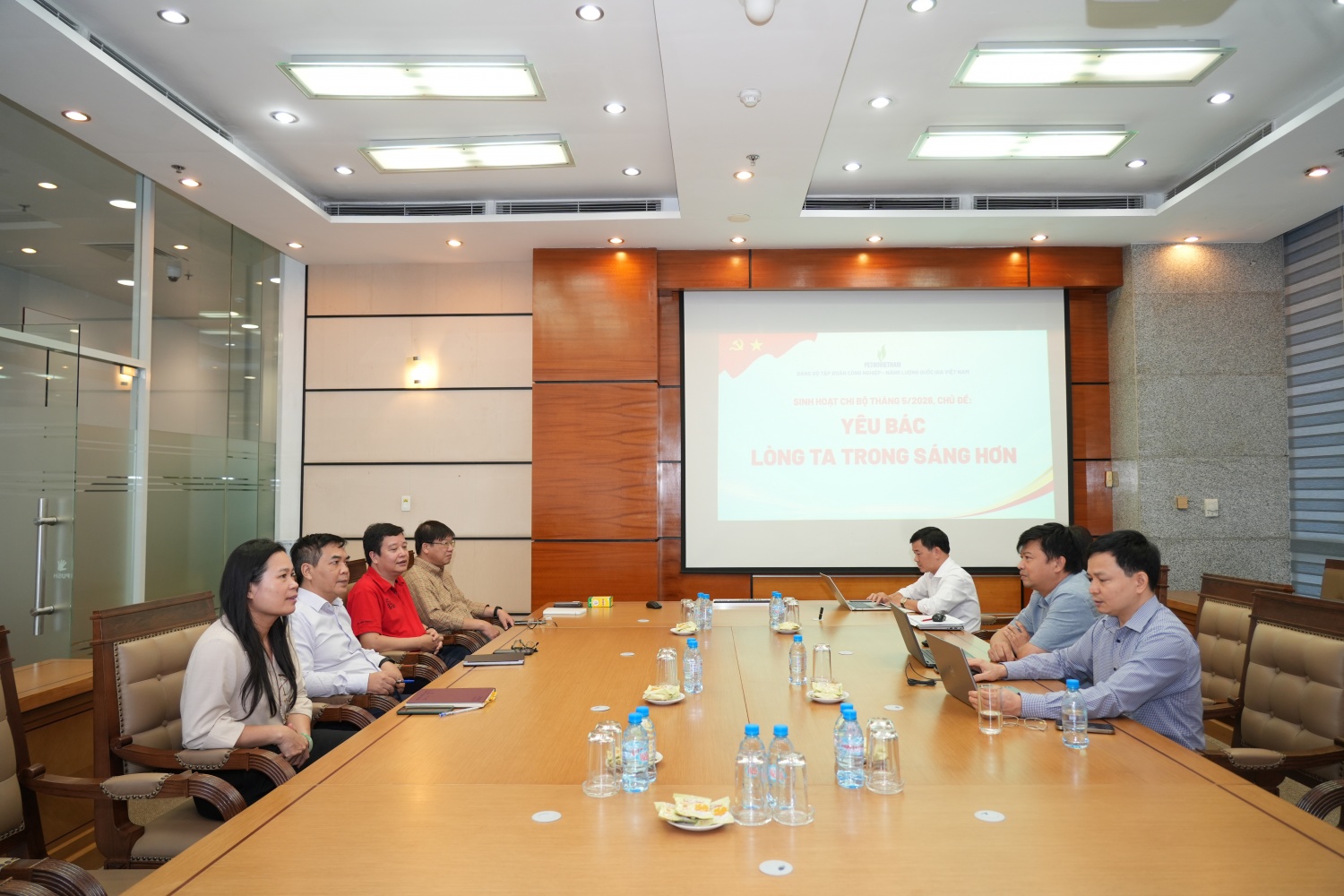 [Chùm ảnh] Đảng bộ Bộ máy QL&ĐH Petrovietnam sinh hoạt chi bộ với chủ đề