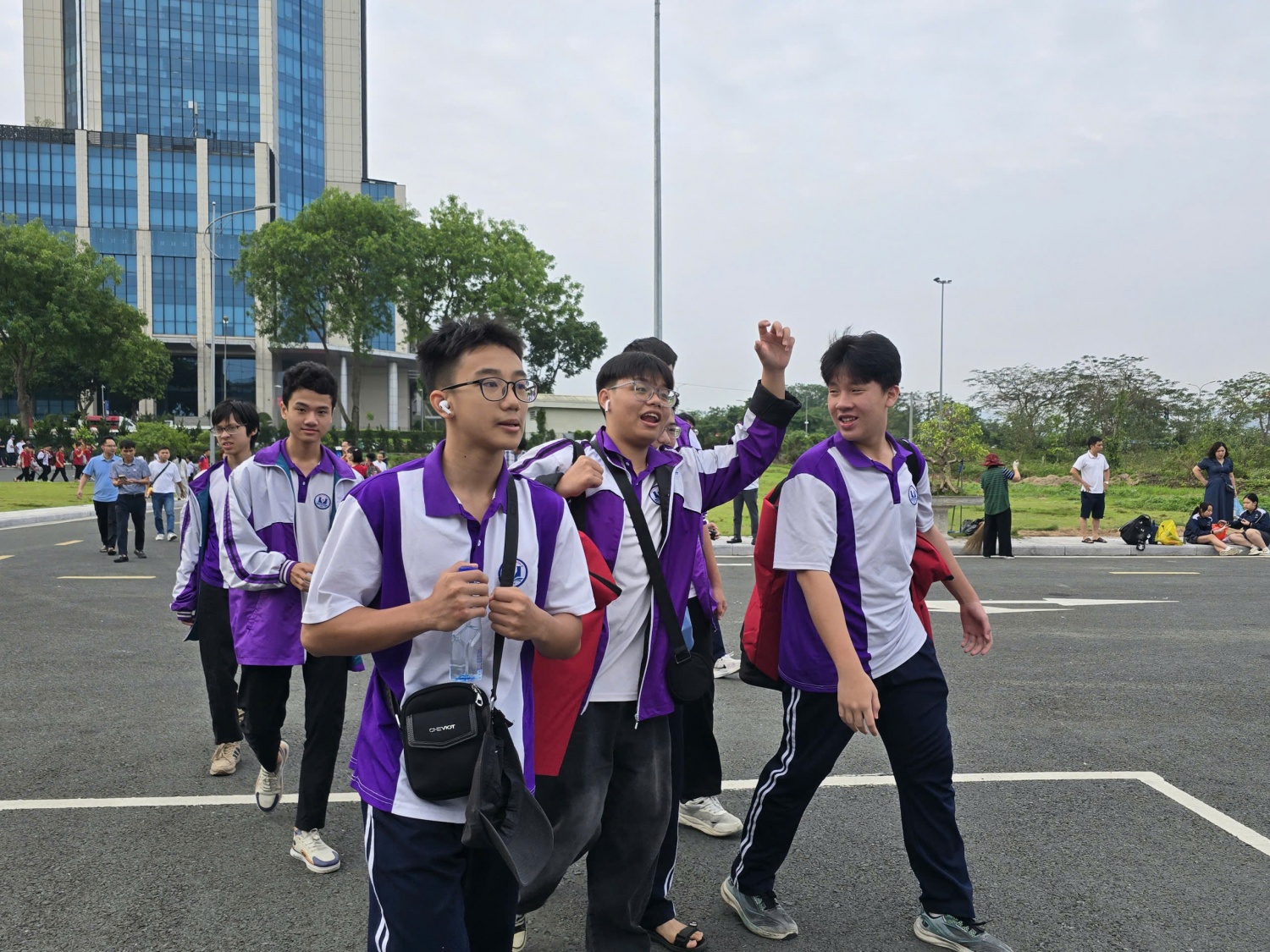 Hàng nghìn học sinh hội tụ tại NIC Hòa Lạc tranh tài Vô địch Quốc gia STEM, AI và Robotics Hàng nghìn học sinh hội tụ tại NIC Hòa Lạc tranh tài Vô địch Quốc gia STEM, AI và Robotics