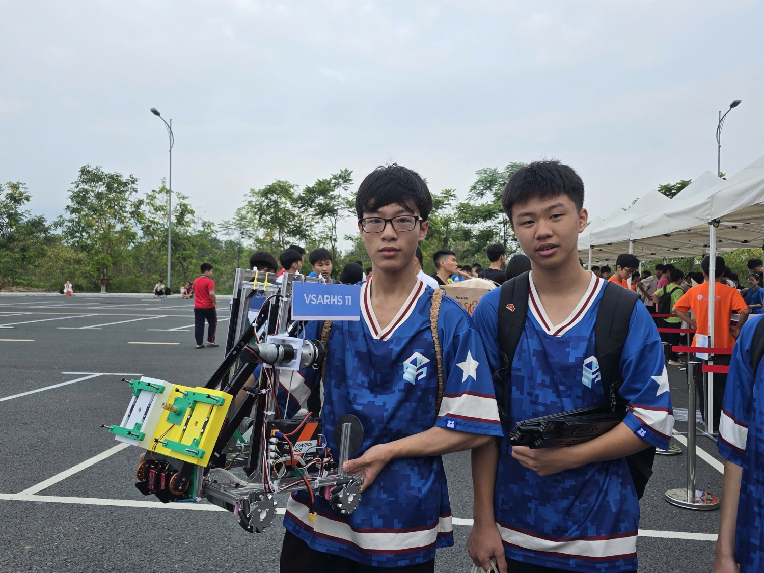 Hàng nghìn học sinh hội tụ tại NIC Hòa Lạc tranh tài Vô địch Quốc gia STEM, AI và Robotics Hàng nghìn học sinh hội tụ tại NIC Hòa Lạc tranh tài Vô địch Quốc gia STEM, AI và Robotics