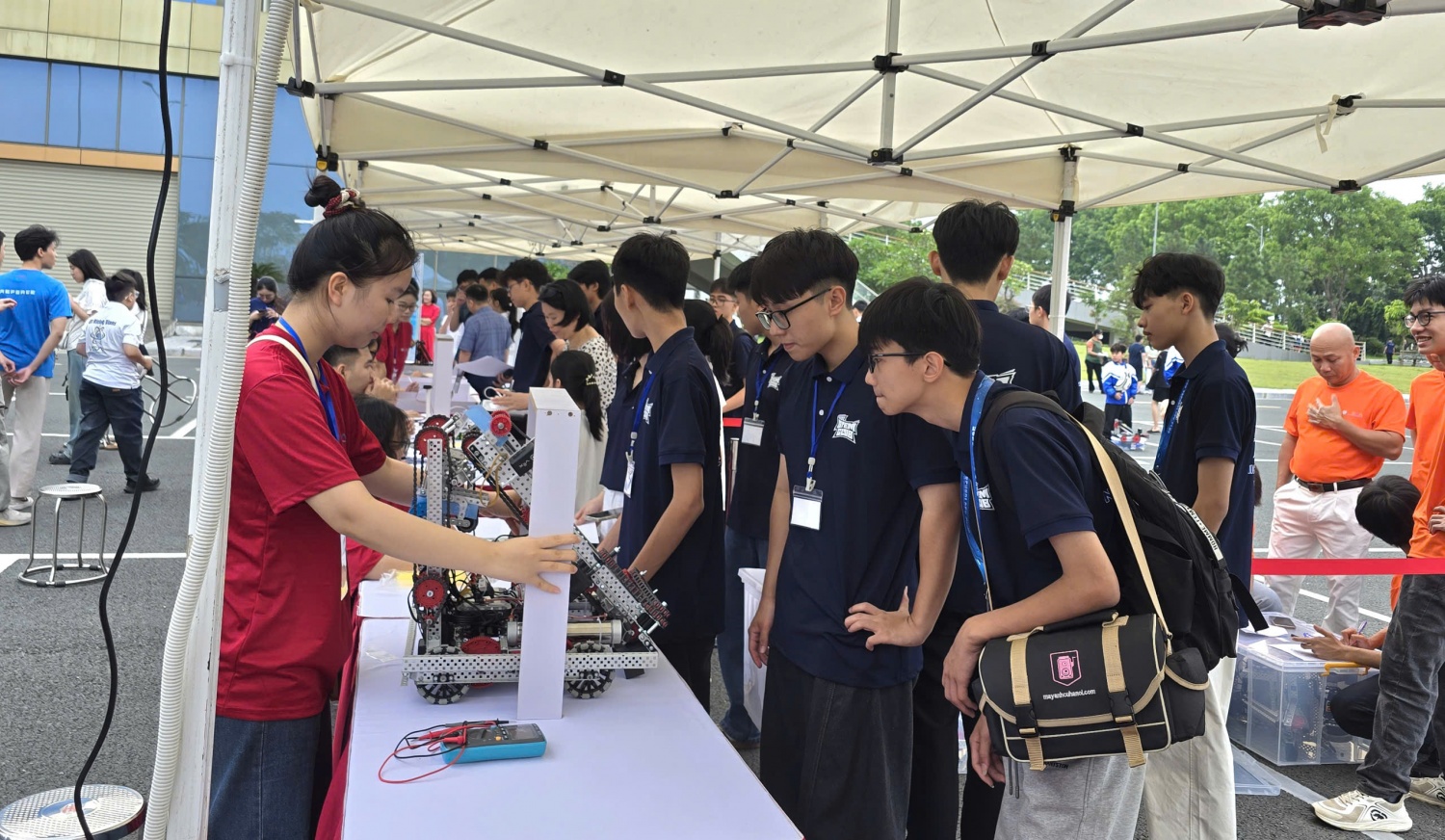 Hàng nghìn học sinh hội tụ tại NIC Hòa Lạc tranh tài Vô địch Quốc gia STEM, AI và Robotics Hàng nghìn học sinh hội tụ tại NIC Hòa Lạc tranh tài Vô địch Quốc gia STEM, AI và Robotics