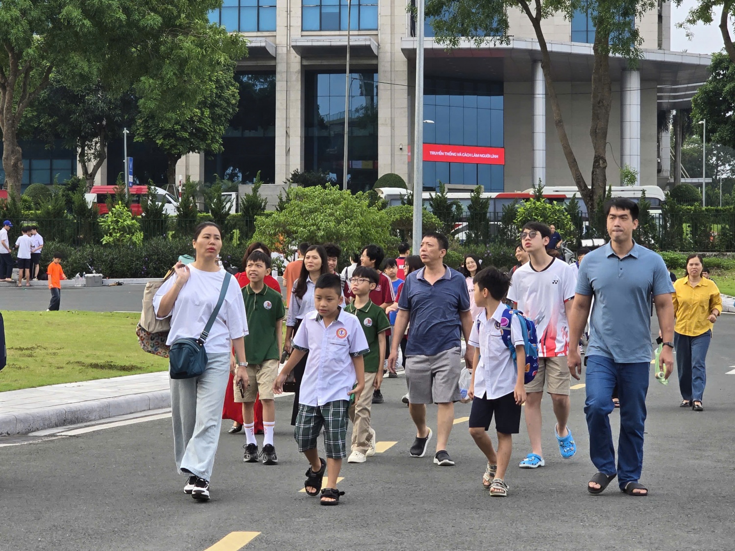 Hàng nghìn học sinh hội tụ tại NIC Hòa Lạc tranh tài Vô địch Quốc gia STEM, AI và Robotics Hàng nghìn học sinh hội tụ tại NIC Hòa Lạc tranh tài Vô địch Quốc gia STEM, AI và Robotics