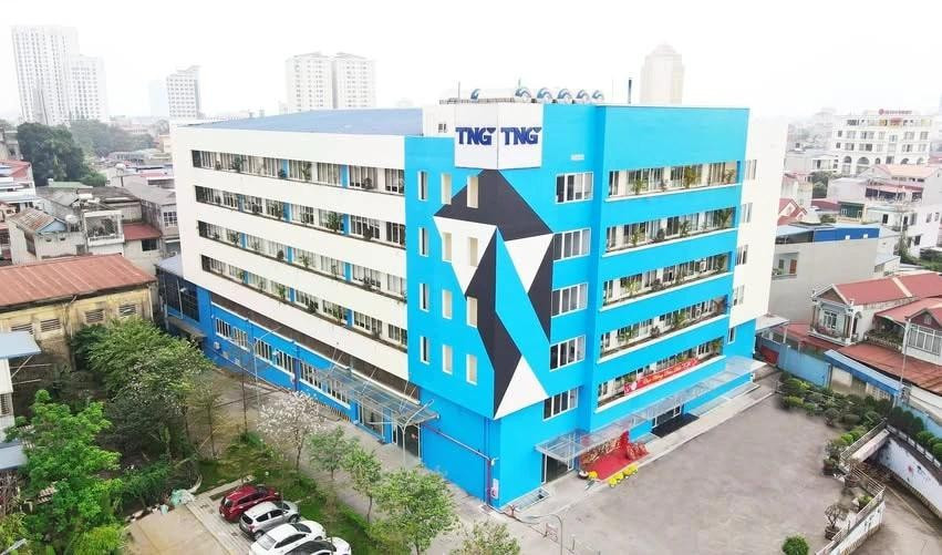 CTCP Đầu tư và Thương mại TNG báo doanh thu tiêu thụ 4 tháng đầu năm 2026 đạt 2.812 tỷ đồng, tăng 25% so với cùng kỳ, riêng tháng 4 đã đạt 860 tỷ đồng. Nhưng cùng lúc, cổ phiếu TNG rơi từ vùng đỉnh 26.800 đồng/cp về 19.600 đồng/cp ngày 11/5, còn BCTC quý I/2026 ghi nhận dòng tiền kinh doanh đang âm 595,15 tỷ đồng. Ảnh: TL. tng.jpg
