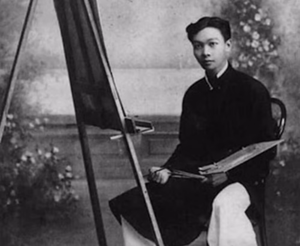 Hoạ sư Nguyễn Nam Sơn được chụp vào năm 1919. Ảnh tư liệu của ông An Kiều con trai họa sư Nam Sơn anh-man-hinh-2026-05-14-luc-101909.png